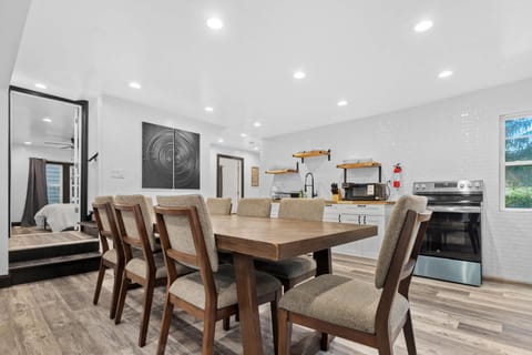 6BR Homes Perfect for Large Groups & Families Near Niagara Falls Attractions House in Niagara Falls