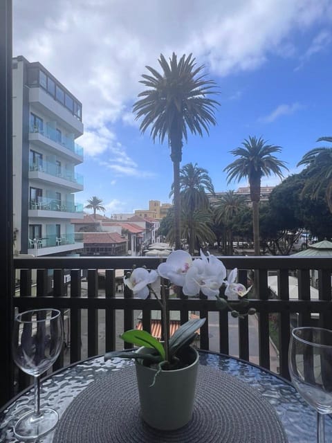 Day, View (from property/room), Balcony/Terrace, Balcony/Terrace, City view, Landmark view, Sea view, Street view, flat iron, laundry