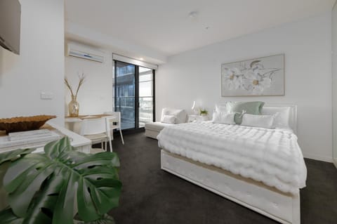 Bed, Photo of the whole room, Bedroom, air conditioner