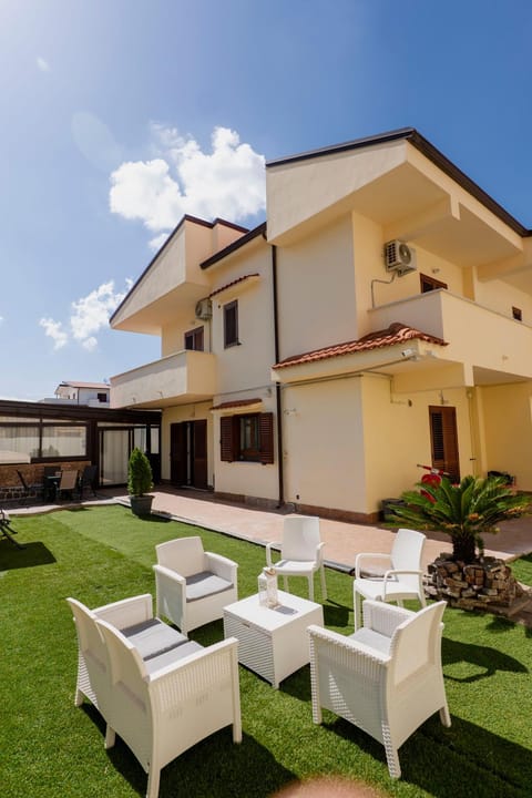 Property building, Patio, Spring, Day, Garden, Living room, Seating area, Garden view