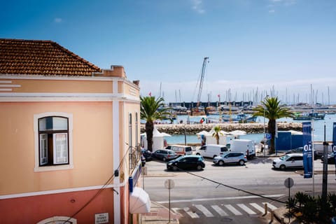 Neighbourhood, City view, Sea view, Street view, Location