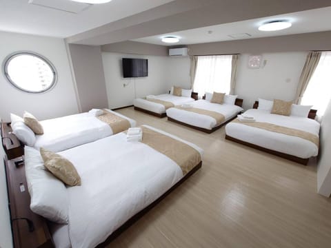 Bed, TV and multimedia, towels