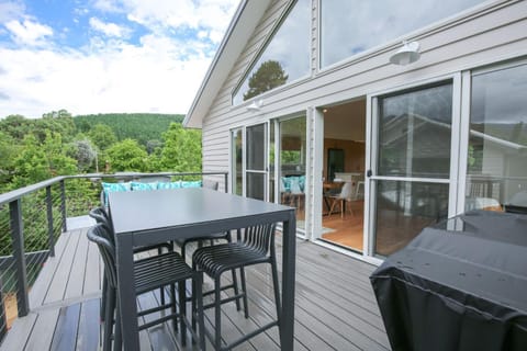 Property building, Patio, Natural landscape, BBQ facilities, View (from property/room), Seating area, Dining area, Mountain view