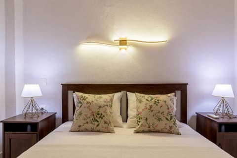 Bed, Photo of the whole room, Bedroom, internet