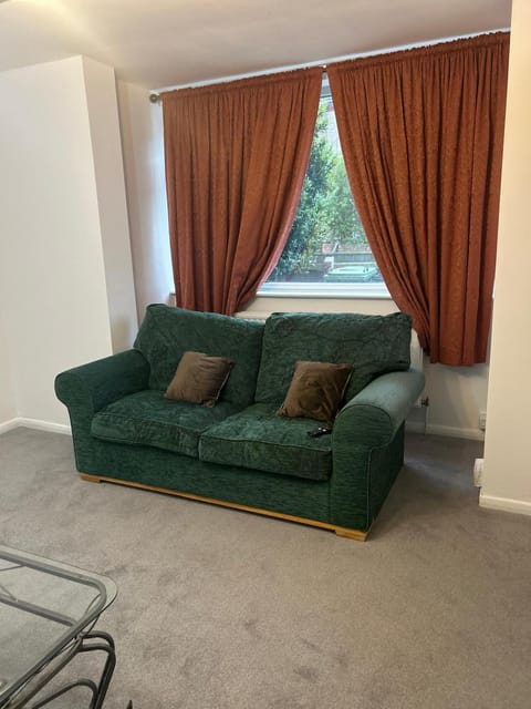 Family Contractor Modern Home Sleeps 7 Free parking House in Grimsby