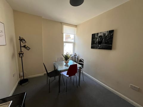 2 Bedroom Apartment in Swindon Town Centre Apartment in Swindon