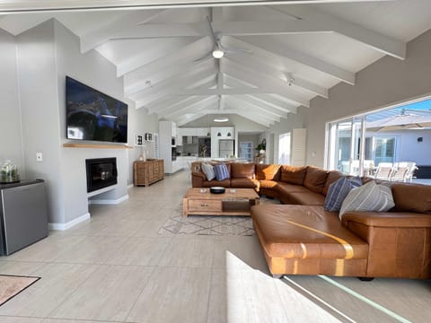 Sanctuary Sands Villa - 5BD Pool Near Beach Villa in Plettenberg Bay