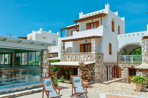 Property building, Day, View (from property/room), Pool view, Swimming pool, sunbed