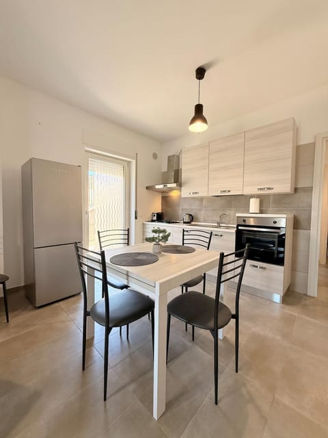 Kitchen or kitchenette, Living room, Seating area, Dining area, pet friendly, stove
