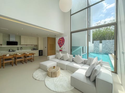 Living room, Dining area, Swimming pool, kitchen