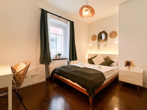 Bed, Bedroom, internet, towels, towels