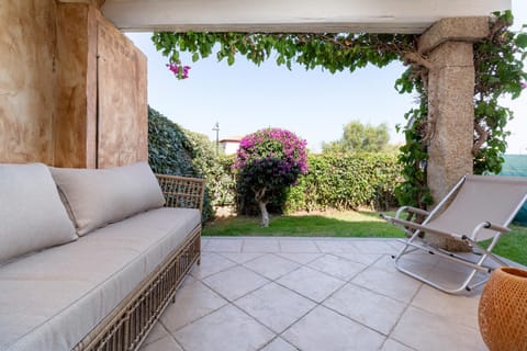 Patio, Spring, Day, Garden, Seating area, Garden view