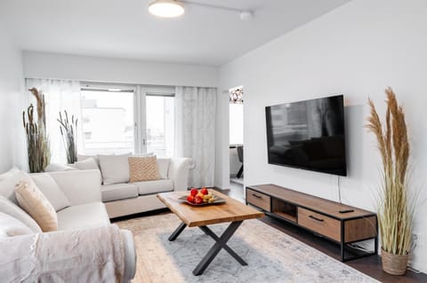 Communal lounge/ TV room, TV and multimedia, Living room, Evening entertainment