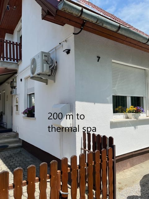 Property building, Facade/entrance, air conditioner