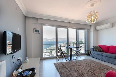 Windows On The Bay - izmir Apartment in Izmir