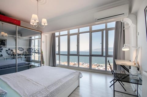 Windows On The Bay - izmir Apartment in Izmir