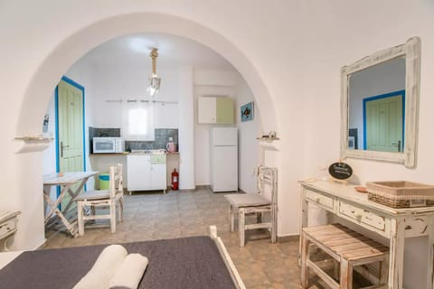 Green Retreat Studios Apartment in Paros, Greece