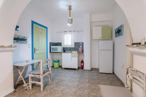 Green Retreat Studios Apartment in Paros, Greece