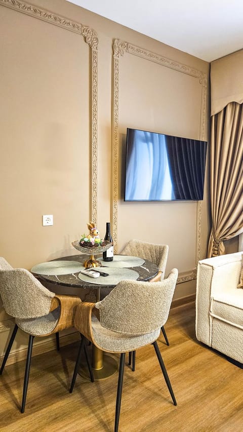 TV and multimedia, Living room, Dining area