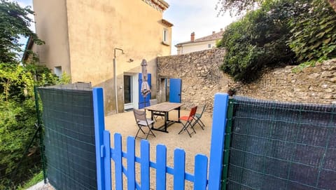 Property building, Patio, Dining area