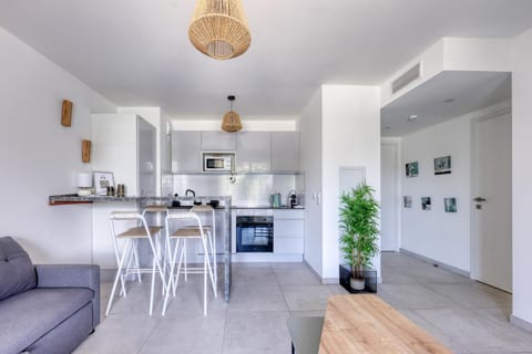 Kitchen or kitchenette, Living room, Seating area, Dining area, oven, stove