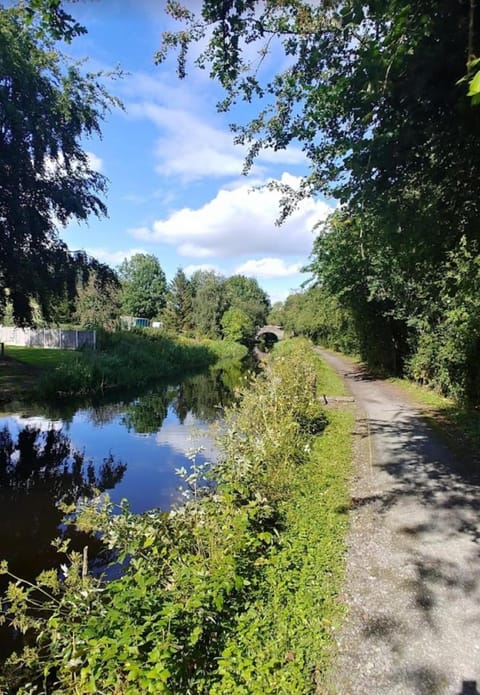 Honey Bee Cottage Tiny House Welshpool House in Welshpool