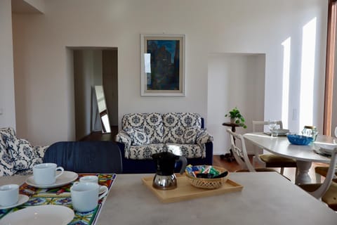 Living room, Dining area, kitchen