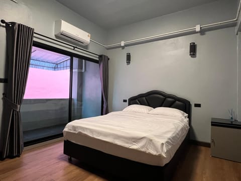 Bed, Photo of the whole room, Bedroom, air conditioner