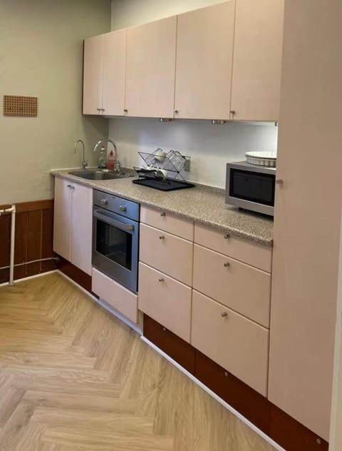 7-bedroom apartment with 2x private parking Apartment in Aalborg