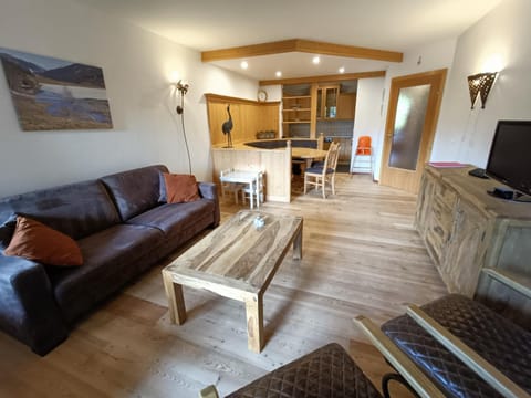 TV and multimedia, Kitchen or kitchenette, Living room, Seating area, Dining area