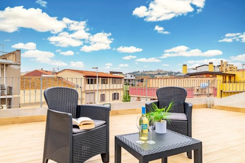 Property building, View (from property/room), Balcony/Terrace, Dining area