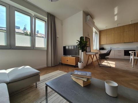 TV and multimedia, Kitchen or kitchenette, Seating area