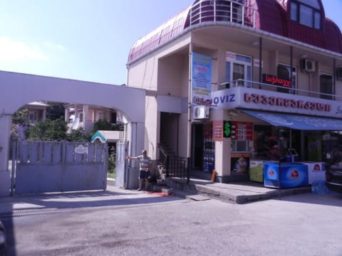 Facade/entrance, Day, Street view, Supermarket/grocery shop