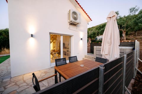 Property building, Patio, Day, View (from property/room), Balcony/Terrace, Living room, Seating area, Dining area