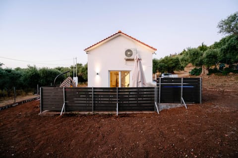 Property building, Day, Garden, Garden view