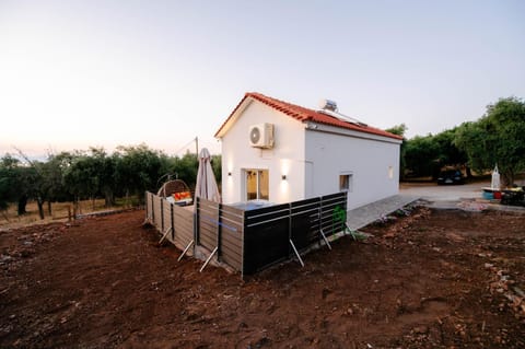 Property building, Day, Garden, Garden view