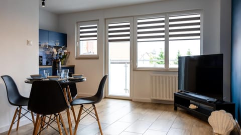 TV and multimedia, Seating area, Dining area