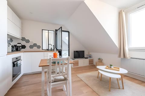 Kitchen or kitchenette, Living room, Seating area, Dining area, minibar, pet friendly, stove