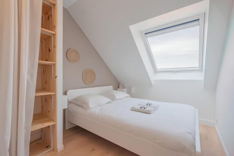 Bed, Photo of the whole room, Bedroom, towels, wardrobe