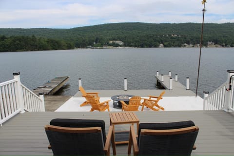 Balcony/Terrace, Beach, Lake view, fireplace