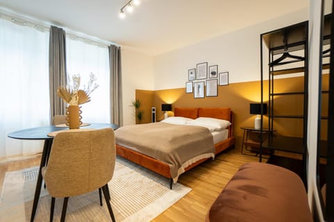 Bed, Photo of the whole room, Dining area, Bedroom