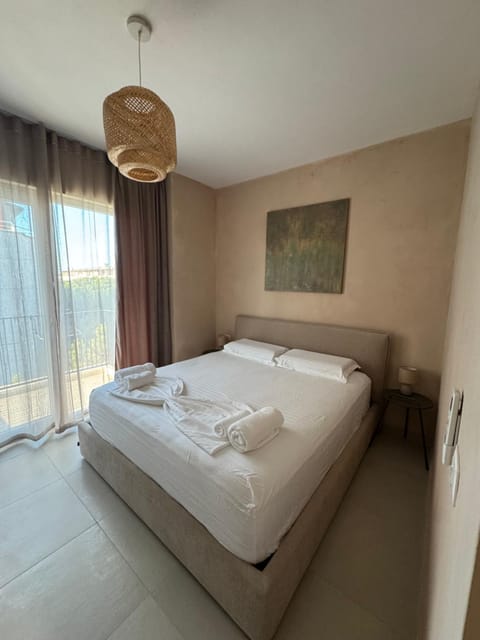 Spring, Bed, People, People, People, Natural landscape, Winter, Summer, View (from property/room), View (from property/room), Balcony/Terrace, Balcony/Terrace, Photo of the whole room, Beach, Beach, Bedroom, Autumn, City view, City view, Sea view, Sea view, Entertainment, Entertainment, Location, Parking, ATM, ATM, flat iron, internet, soundproof, towels, VIP, elevator, acessibility, air conditioner, air conditioner