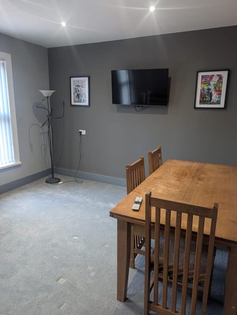 Seating area, Dining area