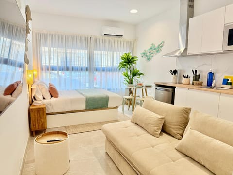 TV and multimedia, Living room, Dining area, air conditioner