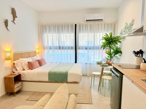 Kitchen or kitchenette, Photo of the whole room, Dining area, air conditioner
