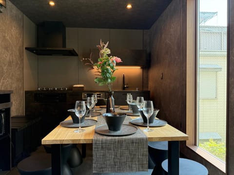 Kitchen or kitchenette, Dining area