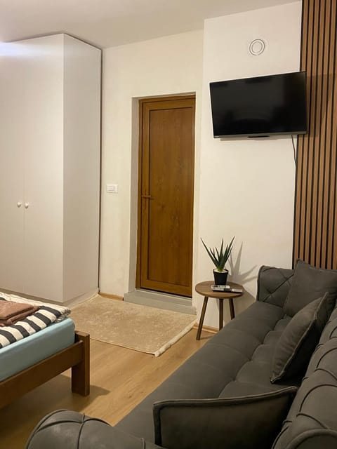 Photo of the whole room, Seating area