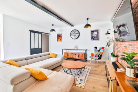 TV and multimedia, Living room, heating, internet, air conditioner