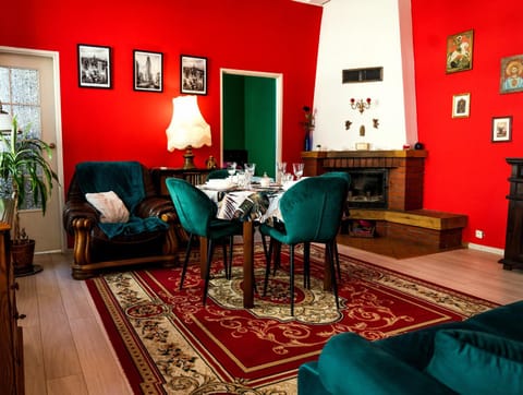 Living room, Seating area, Dining area