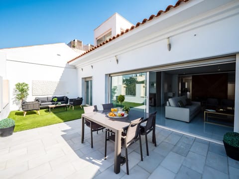 Property building, Off site, Balcony/Terrace